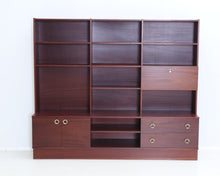 Lataa kuva Galleria-katseluun, 70-luvun kirjahylly