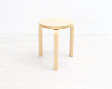 Lataa kuva Galleria-katseluun, Artek 60 jakkara koivu