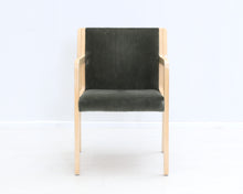 Load image into Gallery viewer, Artek Pentti Heinonen käsinojallinen tuoli