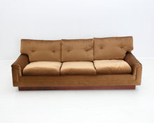 Lataa kuva Galleria-katseluun, Ahti Taskinen Fennia samettisohva kultainen