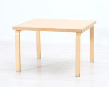 Load image into Gallery viewer, Artek sivupöytä 90 x 75 cm