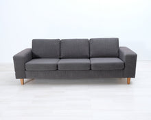 Lataa kuva Galleria-katseluun, 3-istuttava kangassohva harmaa