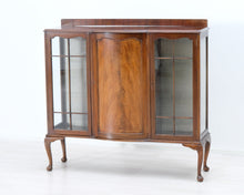 Lataa kuva Galleria-katseluun, Antiikkinen astiakaappi