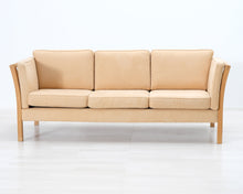 Load image into Gallery viewer, 3-istuttava kangassohva beige