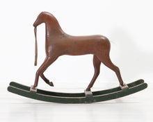 Lataa kuva Galleria-katseluun, Antiikkinen keinuhevonen
