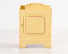 Lataa kuva Galleria-katseluun, Åmells Möbler yöpöytä