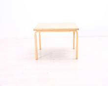 Load image into Gallery viewer, Artek sivupöytä 75 x 75 cm koivu