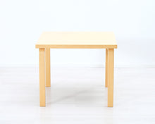 Load image into Gallery viewer, Artek sivupöytä 75 x 75 cm koivu