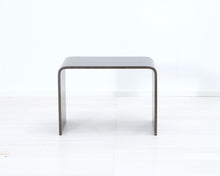 Lataa kuva Galleria-katseluun, Adea Camp pieni sivupöytä