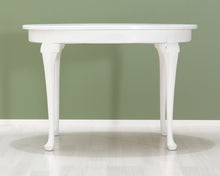Lataa kuva Galleria-katseluun, Antiikkinen pöytä valkoinen
