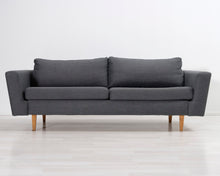 Lataa kuva Galleria-katseluun, 3-istuttava kangassohva harmaa
