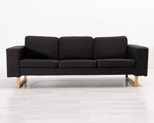Lataa kuva Galleria-katseluun, 3-istuttava kangassohva musta