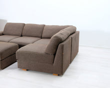 Load image into Gallery viewer, Asko 4-istuttava kulmasohva ja rahi ruskea