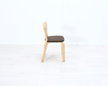 Lataa kuva Galleria-katseluun, Artek 69 tuoli kangasistuimella