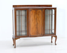 Lataa kuva Galleria-katseluun, Antiikkinen astiakaappi