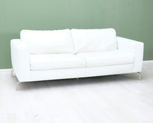 Lataa kuva Galleria-katseluun, 2-istuttava nahkasohva valkoinen