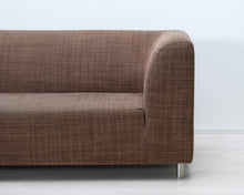 Lataa kuva Galleria-katseluun, Adea Camp 2,5-istuttava kangassohva ruskea