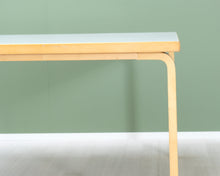 Load image into Gallery viewer, Artek pöytä 120 x 120 cm koivu / valkoinen