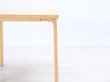 Load image into Gallery viewer, Artek pöytä 70 x 80 cm koivu / vaaleanvihreä