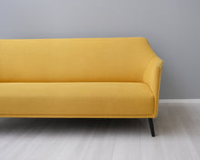 Lataa kuva Galleria-katseluun, Adea ELL 3-istuttava kangassohva keltainen