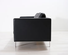 Lataa kuva Galleria-katseluun, 2,5-istuttava nahkasohva musta
