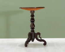 Lataa kuva Galleria-katseluun, Antiikkinen sivupöytä