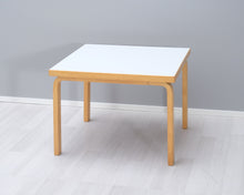 Lataa kuva Galleria-katseluun, Artek lastenpöytä 75 x 75 cm koivu / valkoinen