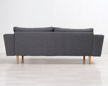 Lataa kuva Galleria-katseluun, 3-istuttava kangassohva harmaa