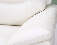 Lataa kuva Galleria-katseluun, 2-istuttava nahkasohva valkoinen