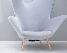 Load image into Gallery viewer, Ateljé Sotamaa The Happy Chair nojatuoli harmaa