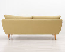 Lataa kuva Galleria-katseluun, 3-istuttava kangassohva vihreä