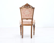 Lataa kuva Galleria-katseluun, Antiikkinen tuoli vaaleanpunaisella verhoilulla