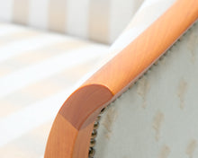 Lataa kuva Galleria-katseluun, 3-istuttava kangassohva raidallinen