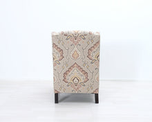 Load image into Gallery viewer, Ashley Wilcox nojatuoli kuviollisella verhoilulla