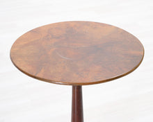 Lataa kuva Galleria-katseluun, Antiikkinen sivupöytä