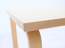 Load image into Gallery viewer, Artek pöytä 70 x 80 cm koivu / vaaleanvihreä