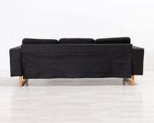 Lataa kuva Galleria-katseluun, 3-istuttava kangassohva musta