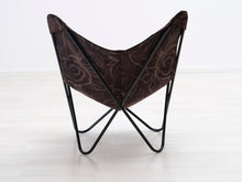 Lataa kuva Galleria-katseluun, Lepakkotuoli mustalla kuviokankaalla