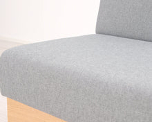 Lataa kuva Galleria-katseluun, 3-istuttava kangassohva ja sivupöytä