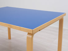 Load image into Gallery viewer, Artek ruokapöytä 120 x 85 cm sininen