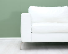 Lataa kuva Galleria-katseluun, 2-istuttava nahkasohva valkoinen