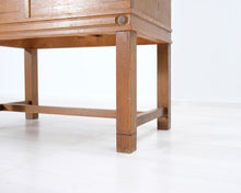 Lataa kuva Galleria-katseluun, Antiikkinen kaappi