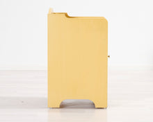 Lataa kuva Galleria-katseluun, Åmells Möbler yöpöytä