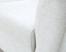 Lataa kuva Galleria-katseluun, 2-istuttava kangassohva vaaleanharmaa