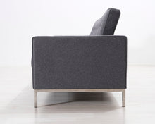 Lataa kuva Galleria-katseluun, 3-istuttava kangassohva harmaa