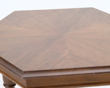 Lataa kuva Galleria-katseluun, Antiikkinen sivupöytä kuusikulmaisella pöytälevyllä