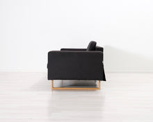 Lataa kuva Galleria-katseluun, 3-istuttava kangassohva musta