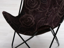 Lataa kuva Galleria-katseluun, Lepakkotuoli mustalla kuviokankaalla