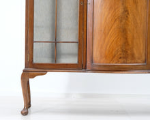 Lataa kuva Galleria-katseluun, Antiikkinen astiakaappi