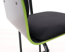 Load image into Gallery viewer, Avarte Yrjö Kukkapuro tuoli musta